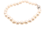 A cultured pearl bracelet. High quality pearls, each 6.5mm, blister free, pink cream colour.
