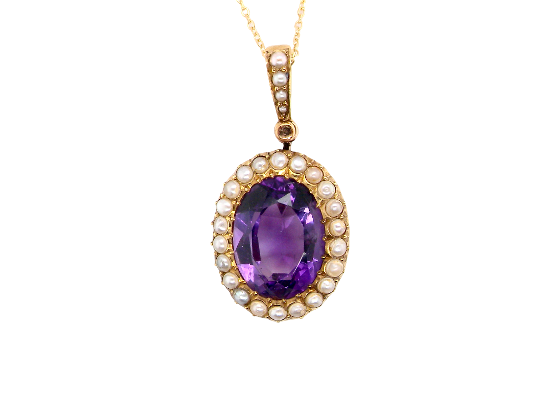 A fine 15 carat gold* pendant. features a large amethyst centre stone 14x11mm, 