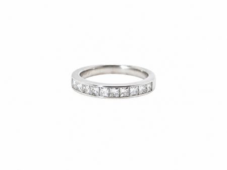 A fine 18 carat white gold half hoop eternity ring. Set with ten princess cut white diamonds.

Close set, each 2.5x2.5mm, total one carat