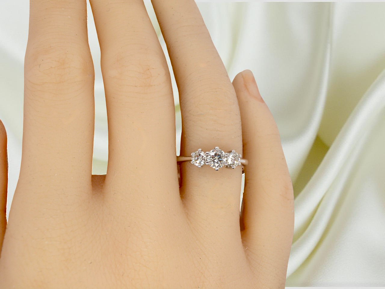 A fine Diamond Trilogy ring
