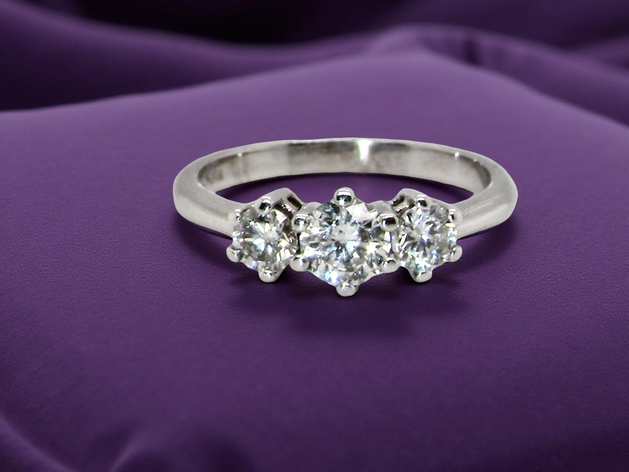 A fine Diamond Trilogy ring 