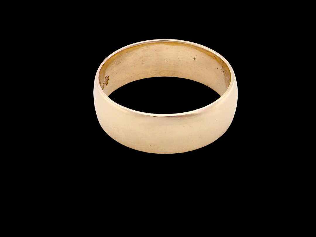 A gentleman's wedding ring, 6.6mm width, weight 5grams.&nbsp;

D shape profile, 