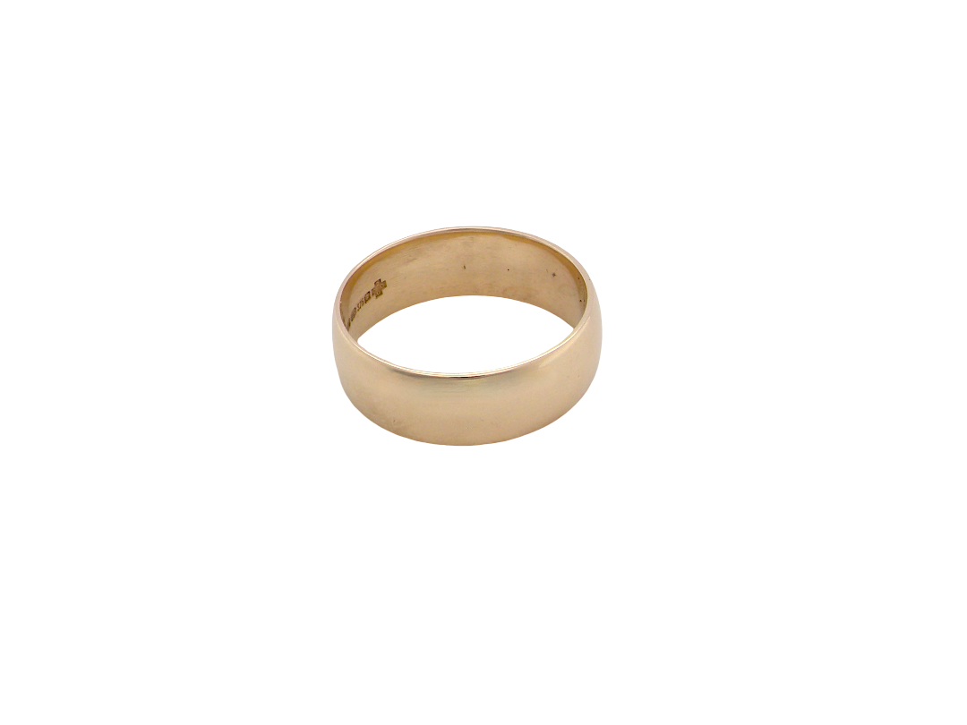 A gentleman's wedding ring, 6.6mm width, weight 5grams.&nbsp;

Traditional D shape