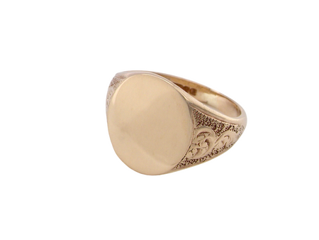 A gentlemans 9 carat gold oval shaped signet ring. The reverse is engraved with the word Mizpah*
