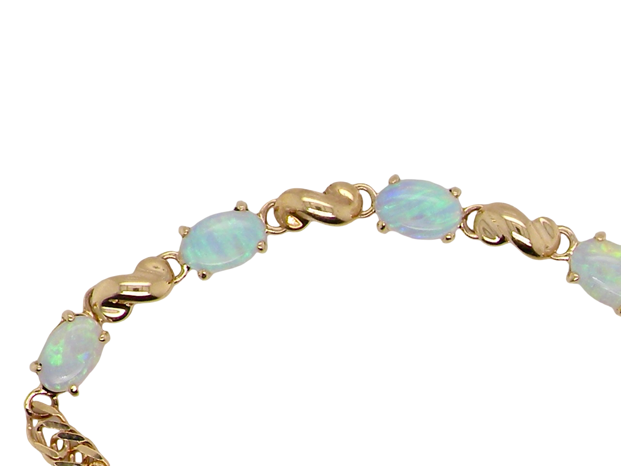 A pretty opal bracelet