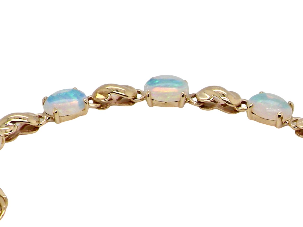 A pretty opal bracelet