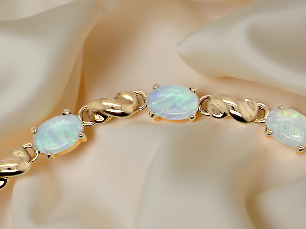 A pretty opal bracelet