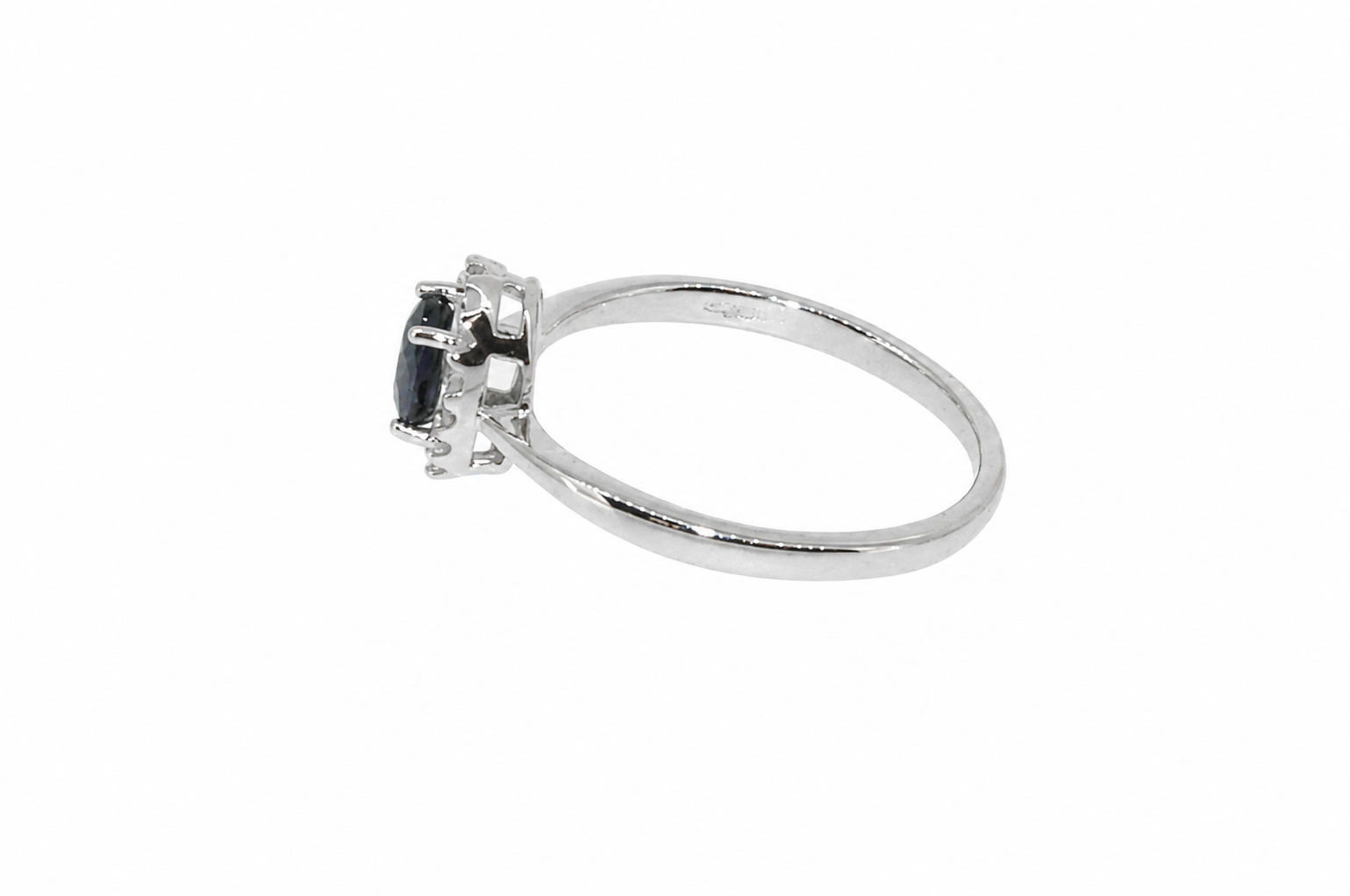 A sapphire & diamond cluster ring side view