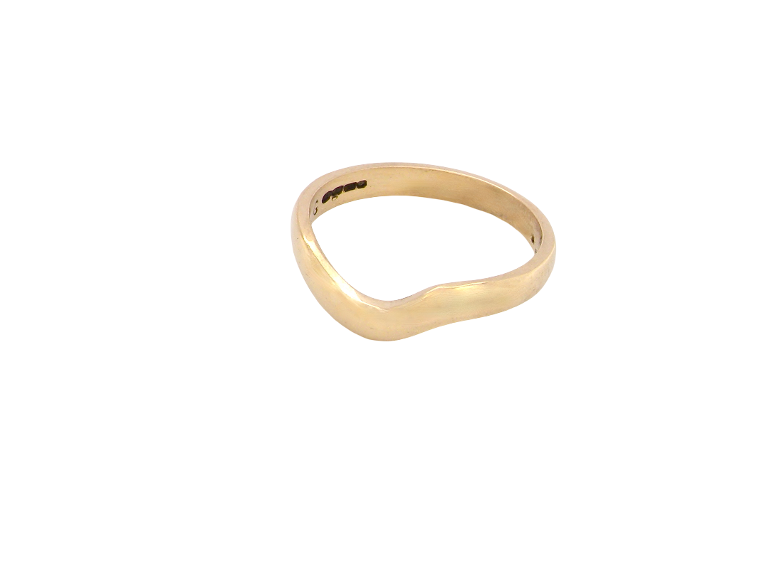 A shaped 18 carat yellow gold ring. Band width just under 3mm, 