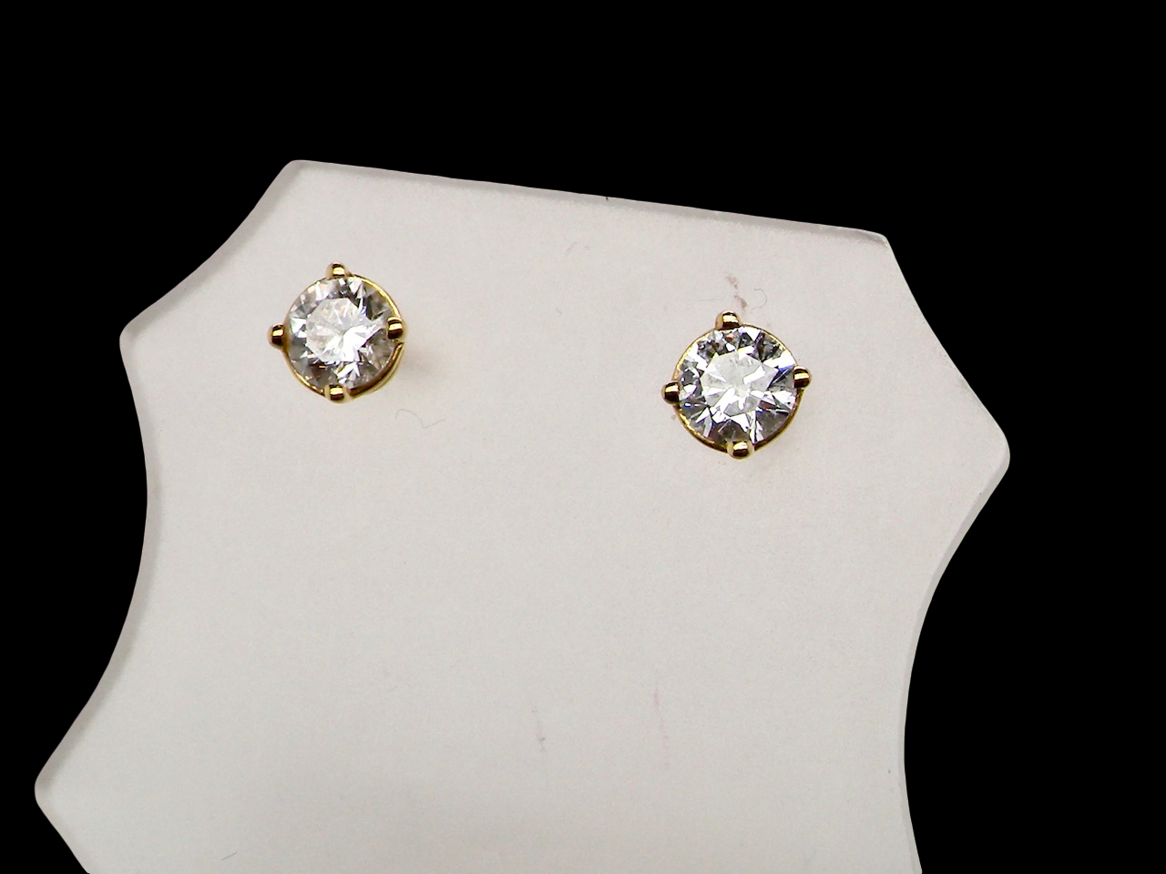 A simple pair of Diamond stud earrings C