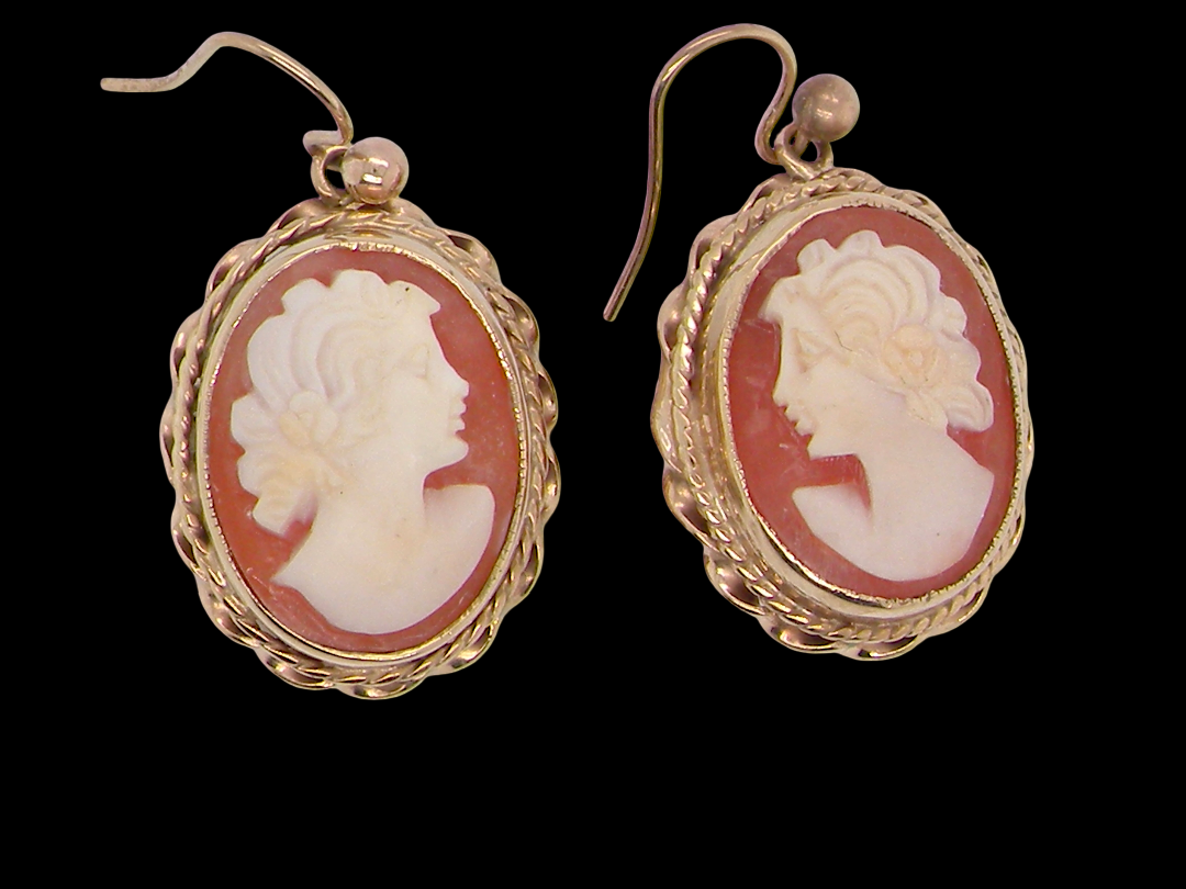 A stunning pair of cameo drop earrings. 