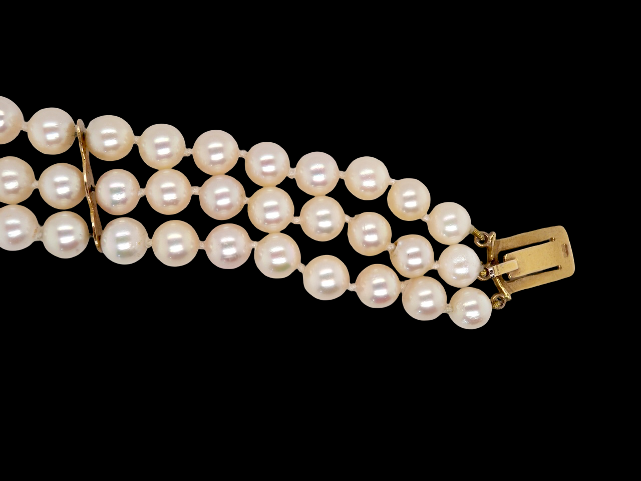 A stunning three row pearl bracelet