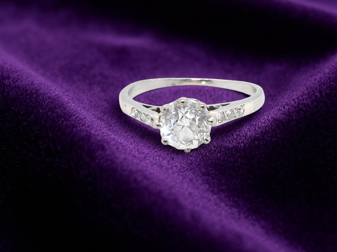 A timeless vintage solitaire ring set with a striking old brilliant cut white diamond. The central diamond measures approximately 6mm, estimated at 0.75 carat, with colour  G–I and clarity SI.
