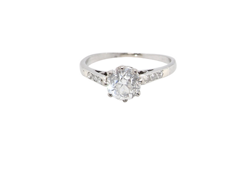 A timeless vintage solitaire ring set with a striking old brilliant cut white diamond. The central diamond measures approximately 6mm, estimated at 0.75 carat, with colour graded between G–I and clarity SI.