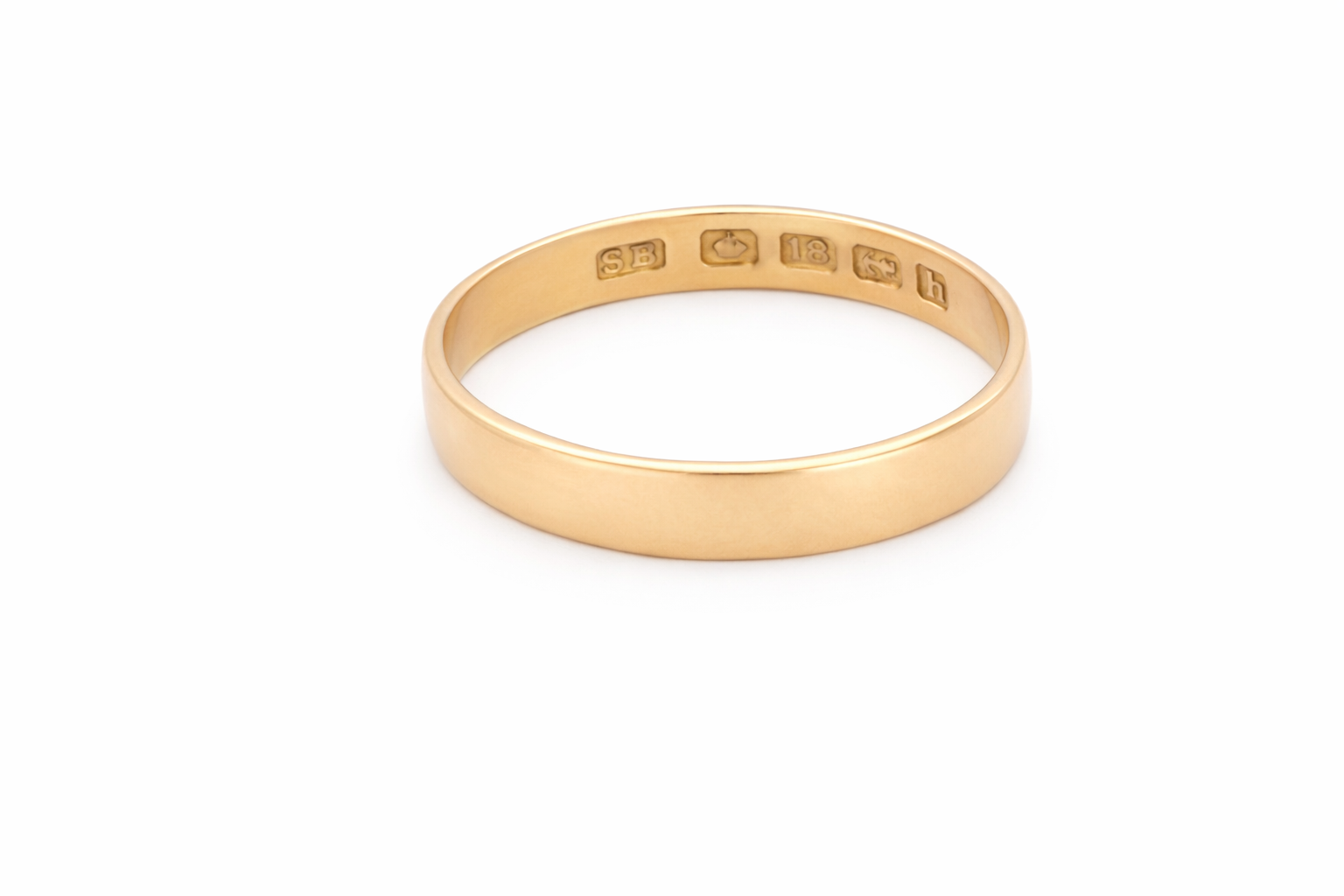 A traditional 18 carat gold wedding ring.

A flat to a slight D shape profile, width 3.6mm. Weight 2.2grams.
