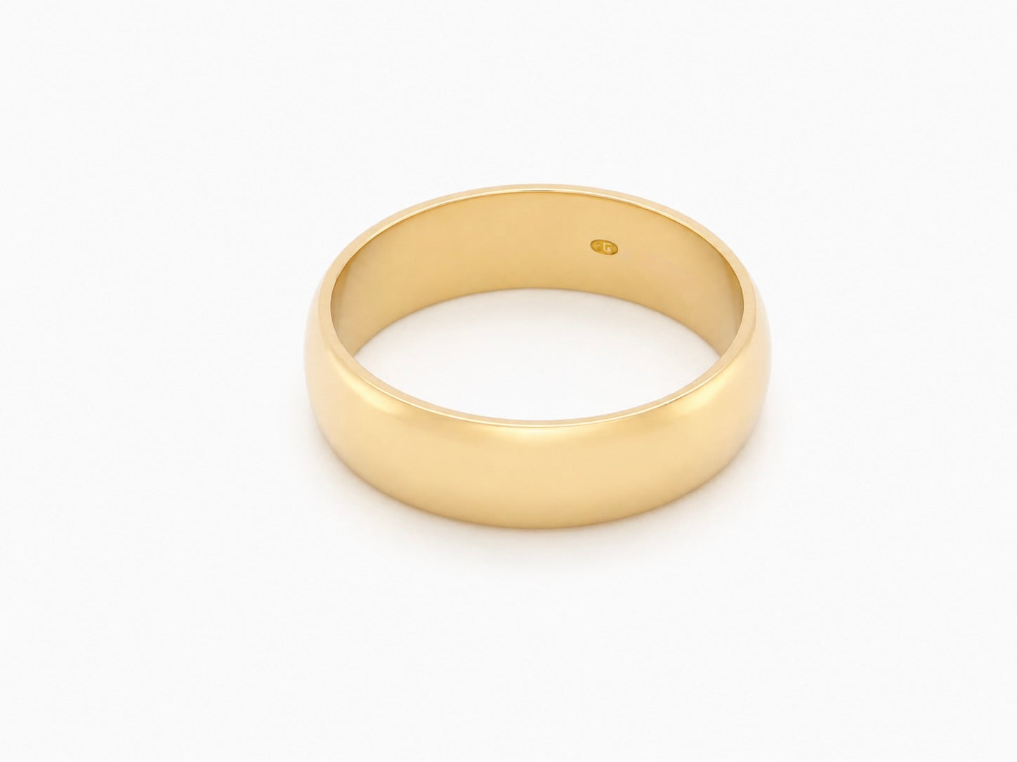 A traditional 18 carat gold wedding ring. D shape profile.

Substantial weight at 5.6grams 