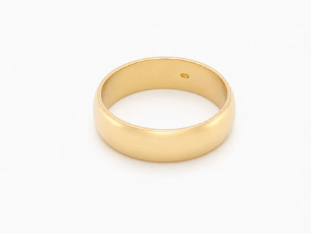 A traditional 18 carat gold wedding ring. D shape profile.

Substantial weight at 5.6grams 