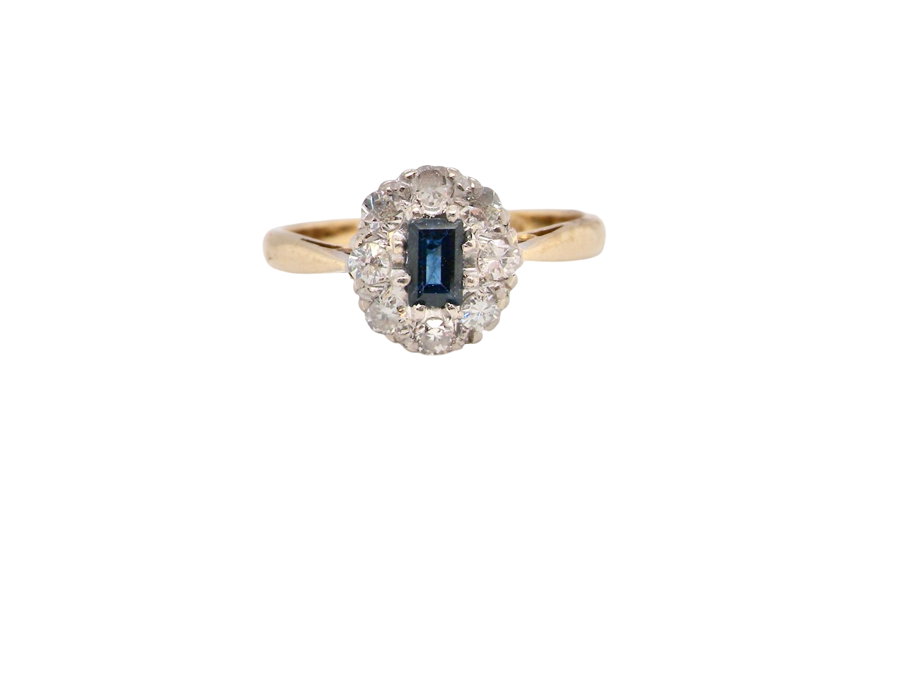 A traditional 1970s cluster ring featuring a&nbsp;rectangular-cut sapphire,