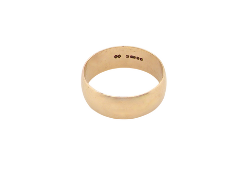 A traditional wedding ring. 9 carat gold and suitable as a ring for a man. Width 7.5mm, D shape profile.

