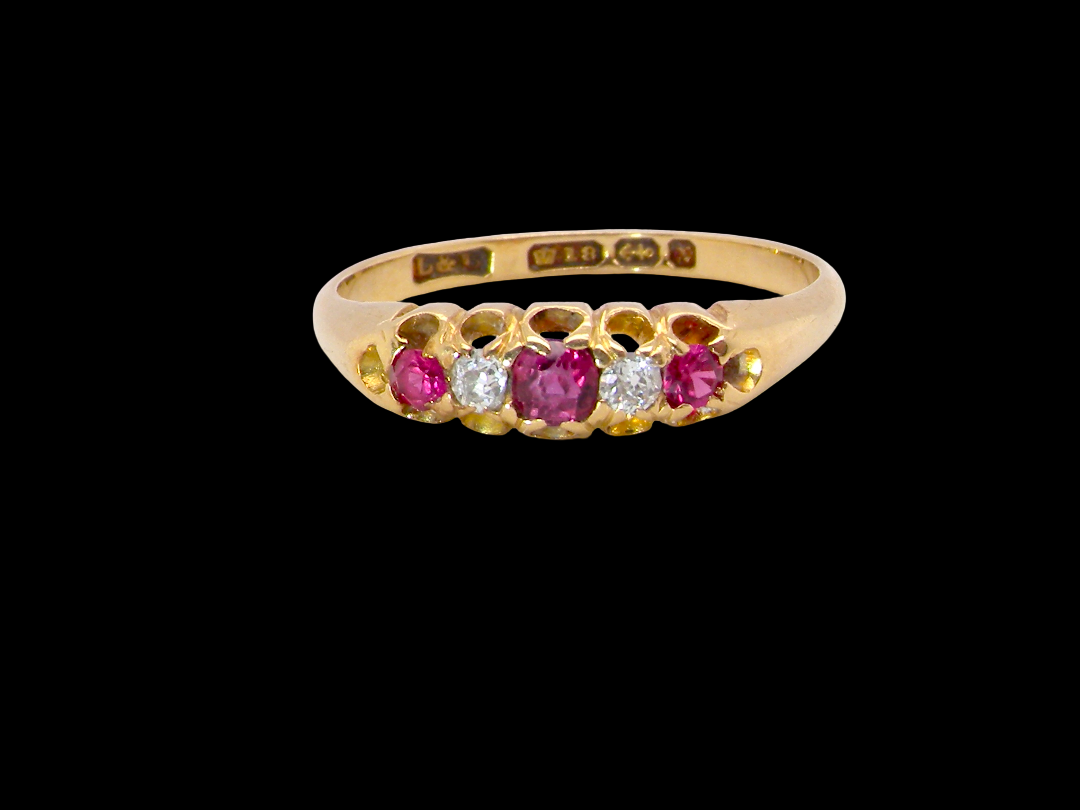 A vintage 18 carat gold three stone ring. Set with brilliant cut white diamonds, cente 3mm, each side a 2.4mm diamond (total est 0.20 carats) Colour I-j, clarity Si.&nbsp;
A