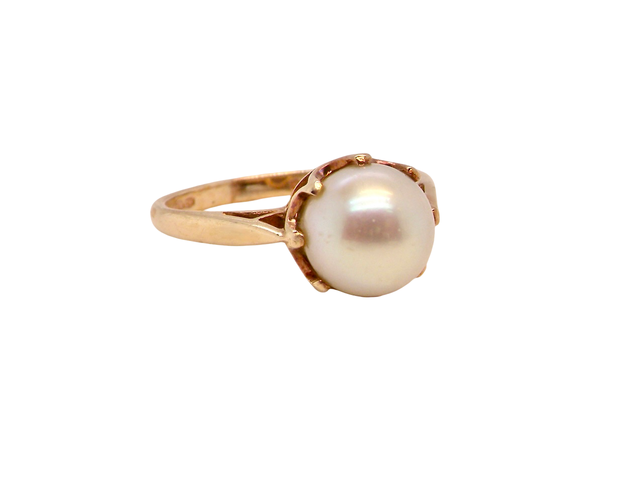 A vintage Pearl solitaire ring