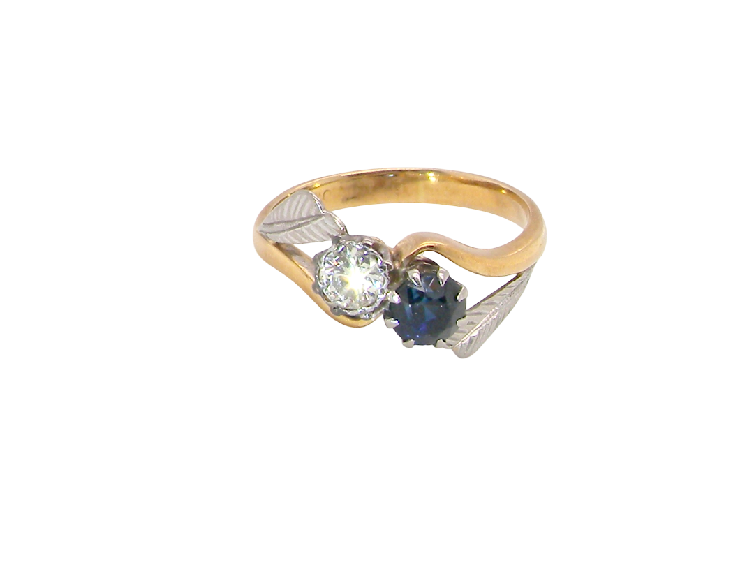 A vintage crossover ring. Set with a round sapphire 5mm diameter, black blue colour.
