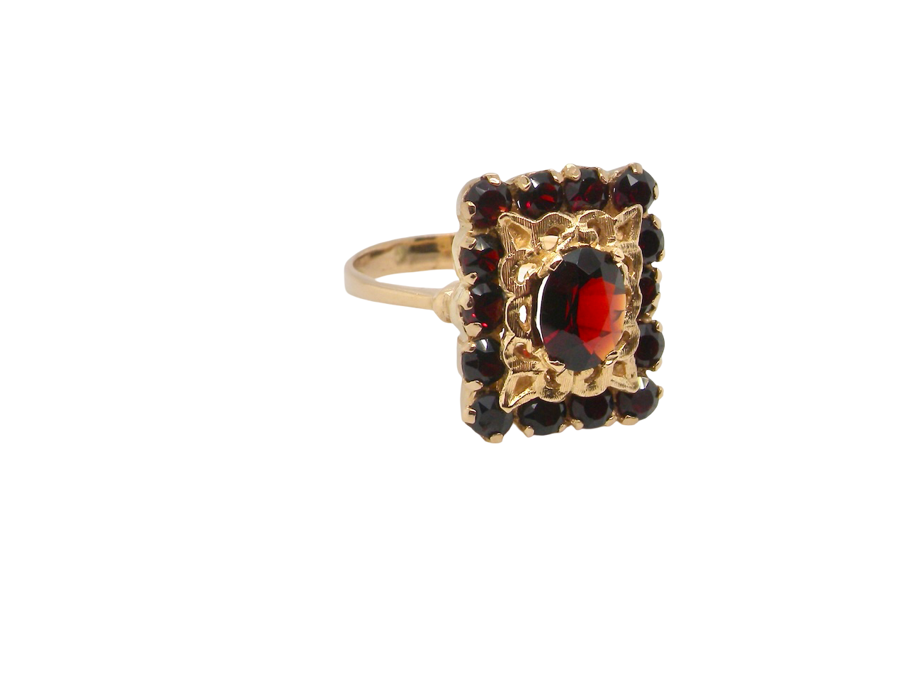 A vintage garnet cluster ring