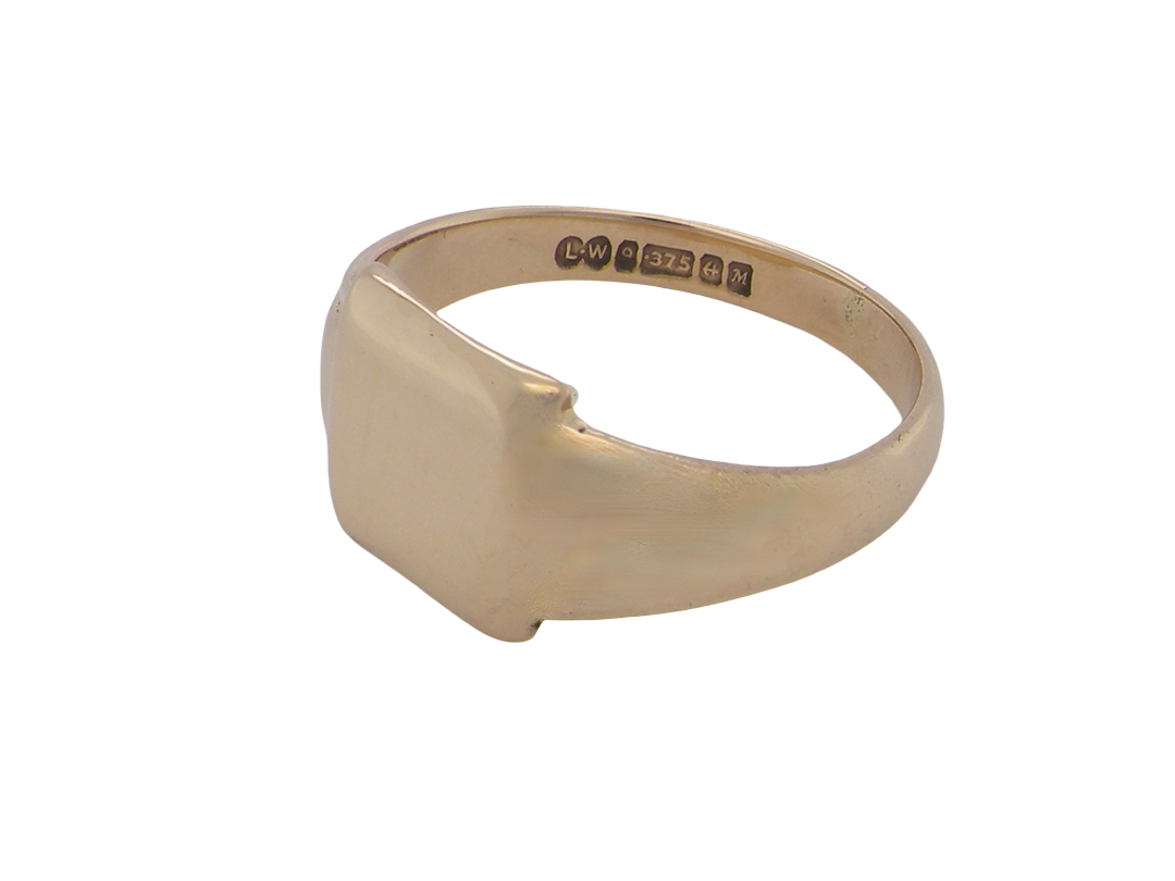 A vintage gentleman's 9 carat gold signet ring. Polished square head, measures 11x11mm,