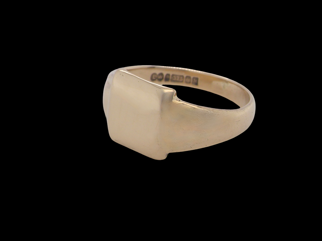 A vintage gentleman's 9 carat gold signet ring. Polished square head, measures 11x11mm,  5 grams.&nbsp;