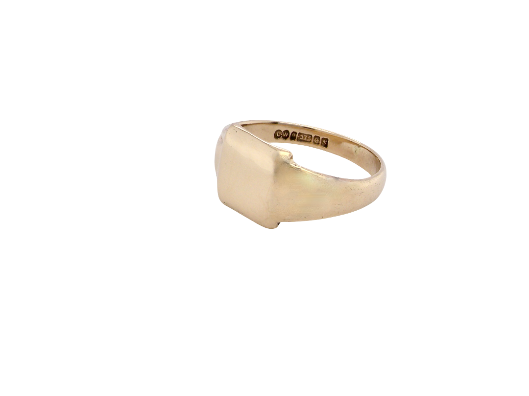 A vintage gentleman's 9 carat gold signet ring. Polished square head, measures 11x11mm, weight 5 grams.&nbsp;