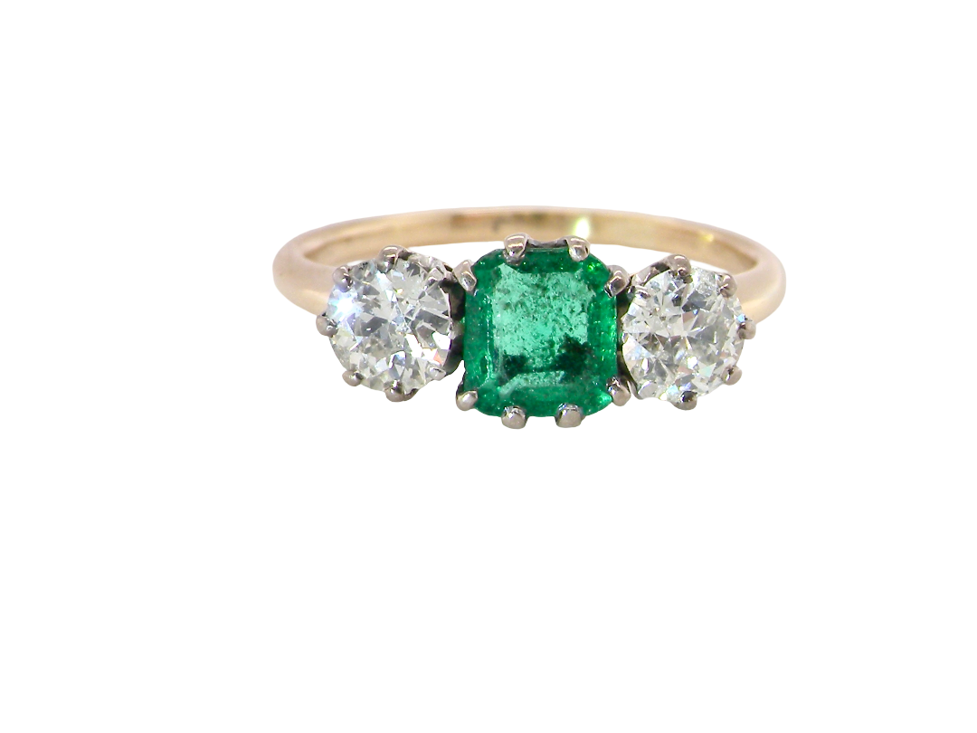 A vintage trilogy ring. Centre stone a step 