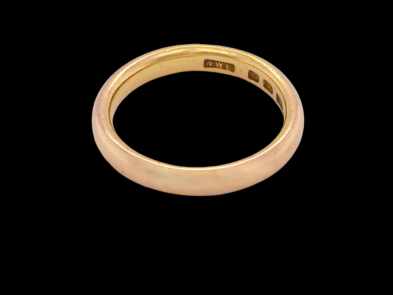 A vintage wedding ring, hallmarked London 1949. 22 carat gold, 

Weight 6.5 grams.&nbsp;