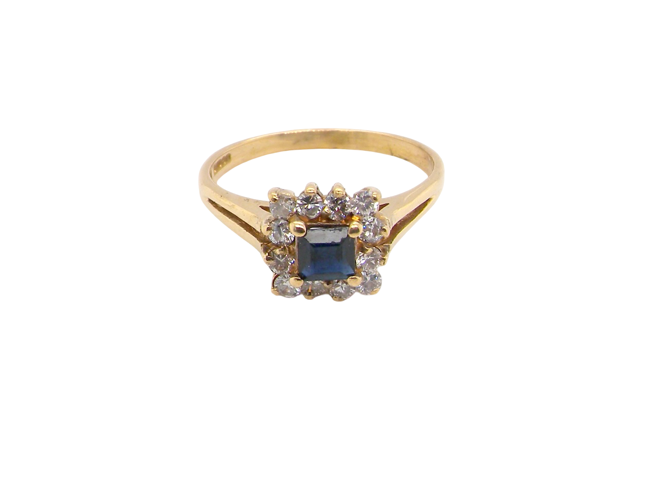 An 18 carat Gold Sapphire and Diamond Cluster Ring (Hallmarked 1997)