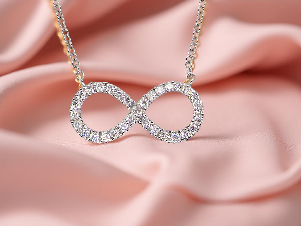 An 18 carat white gold Diamond 'Infinity' pendant