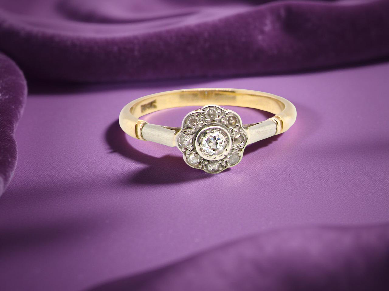 An Early 20th Century Diamond Daisy Cluster Ring – Platinum &amp; 18ct Gold