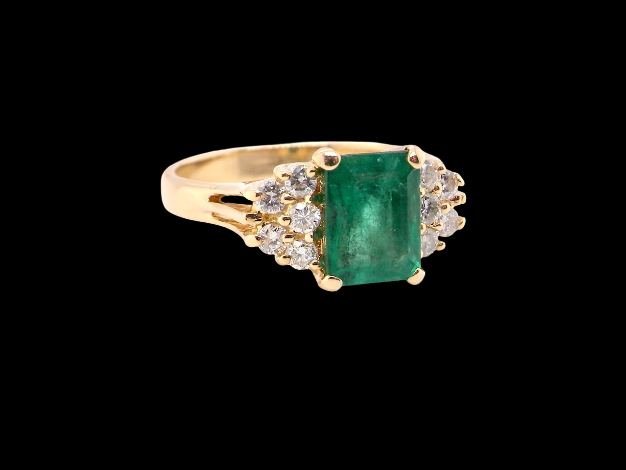  An Emerald &amp; Diamond 18ct Gold Ring