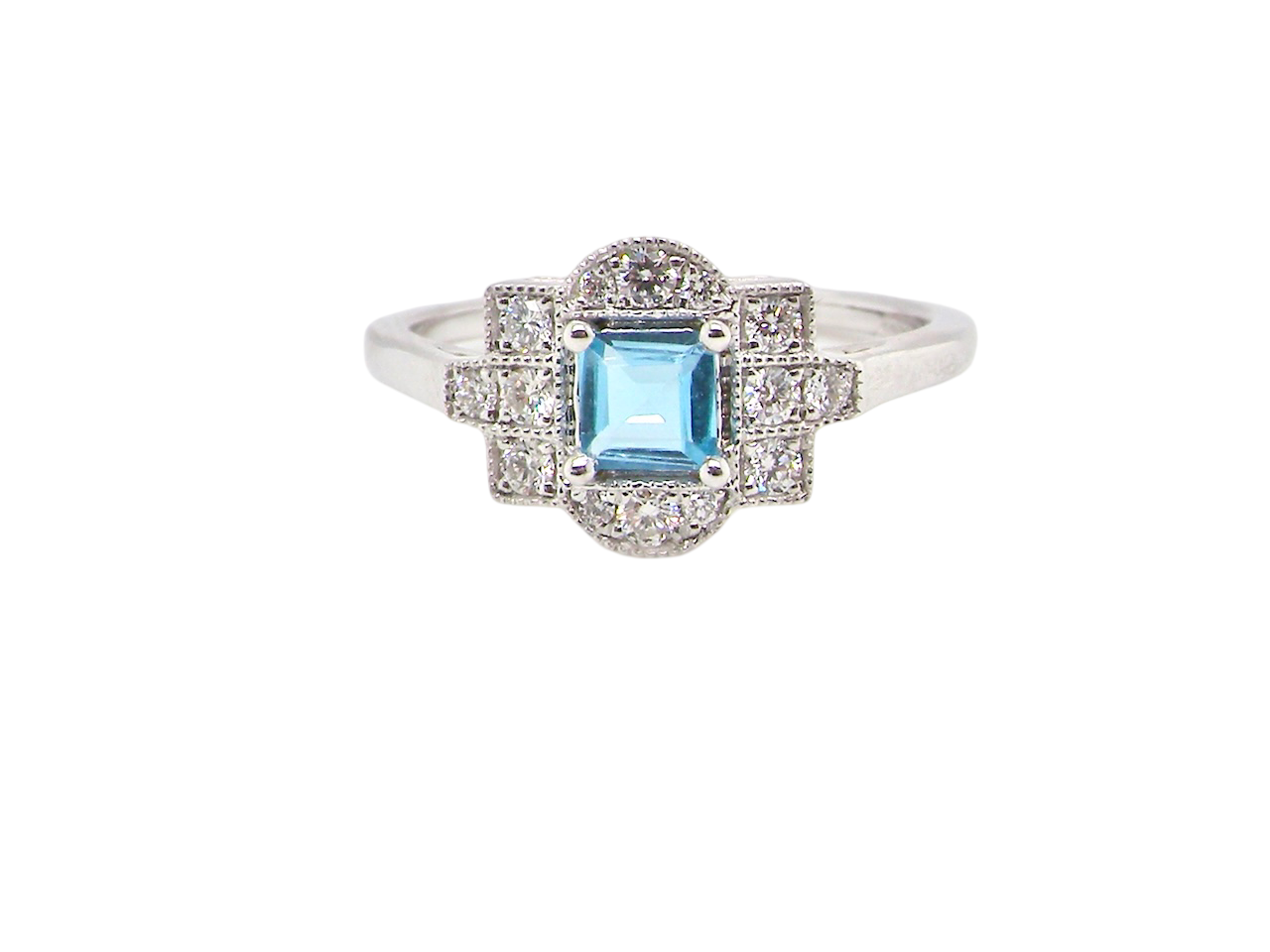 An aquamarine and diamond cluster ring-NEW