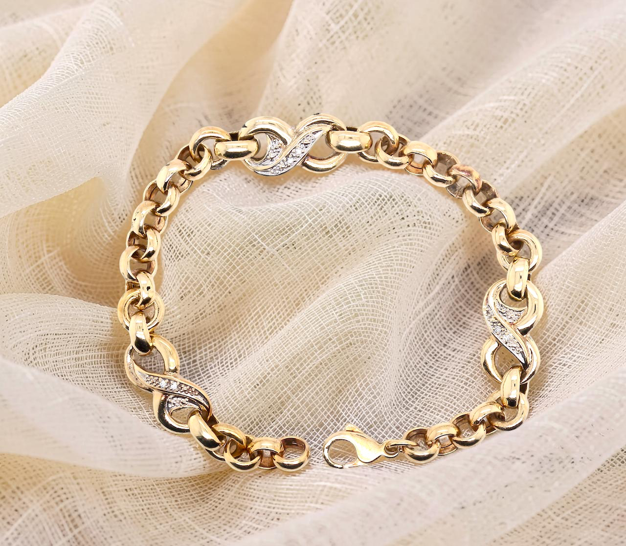An elegant and wearable&nbsp;9 carat gold bracelet featuring distinctive diamond-set “kiss” style links, beautifully balanced with  belcher connectors.