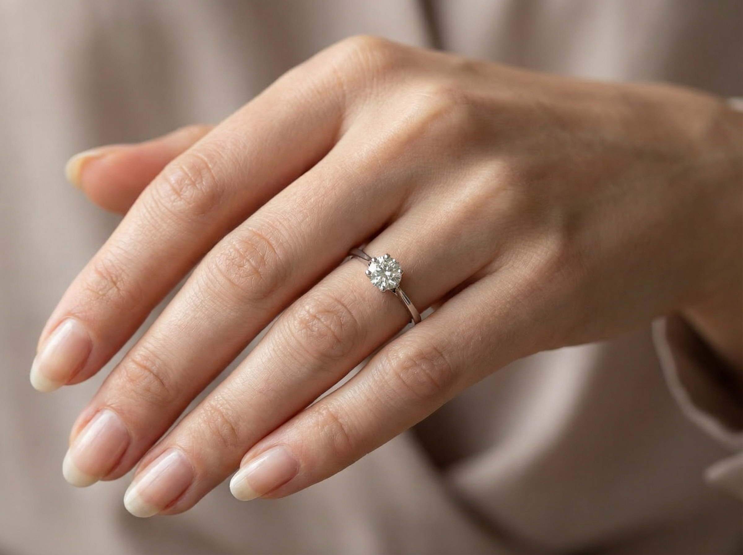 finger view An elegant single-stone solitaire ring set with an exceptional brilliant-cut white diamond, estimated at approximately 0.91 carats. 