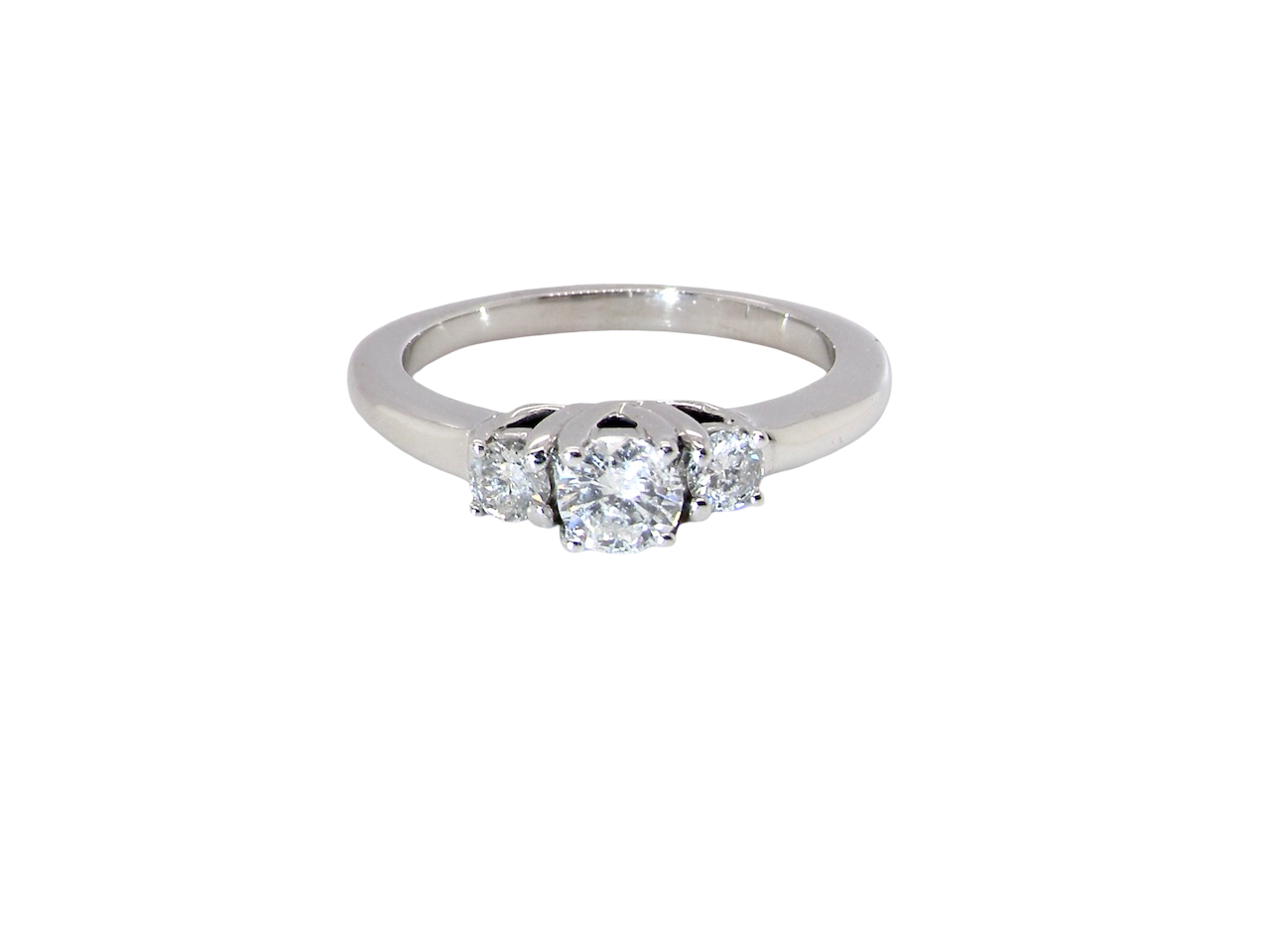An elegant trilogy ring set with three brilliant-cut white diamonds, 