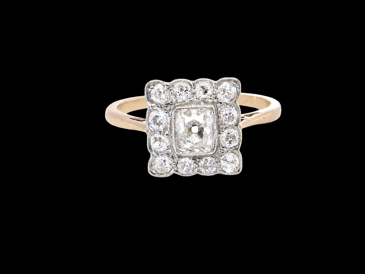  An exquisite Art Deco diamond cluster ring, beautifully handcrafted and rich in period charm.

At its centre sits a striking rectangular cut diamond 