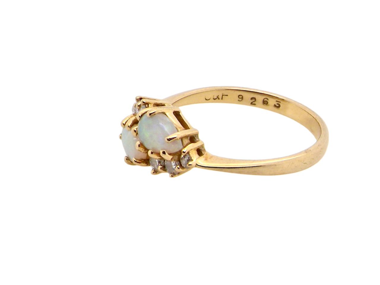  pretty opal and diamond ring