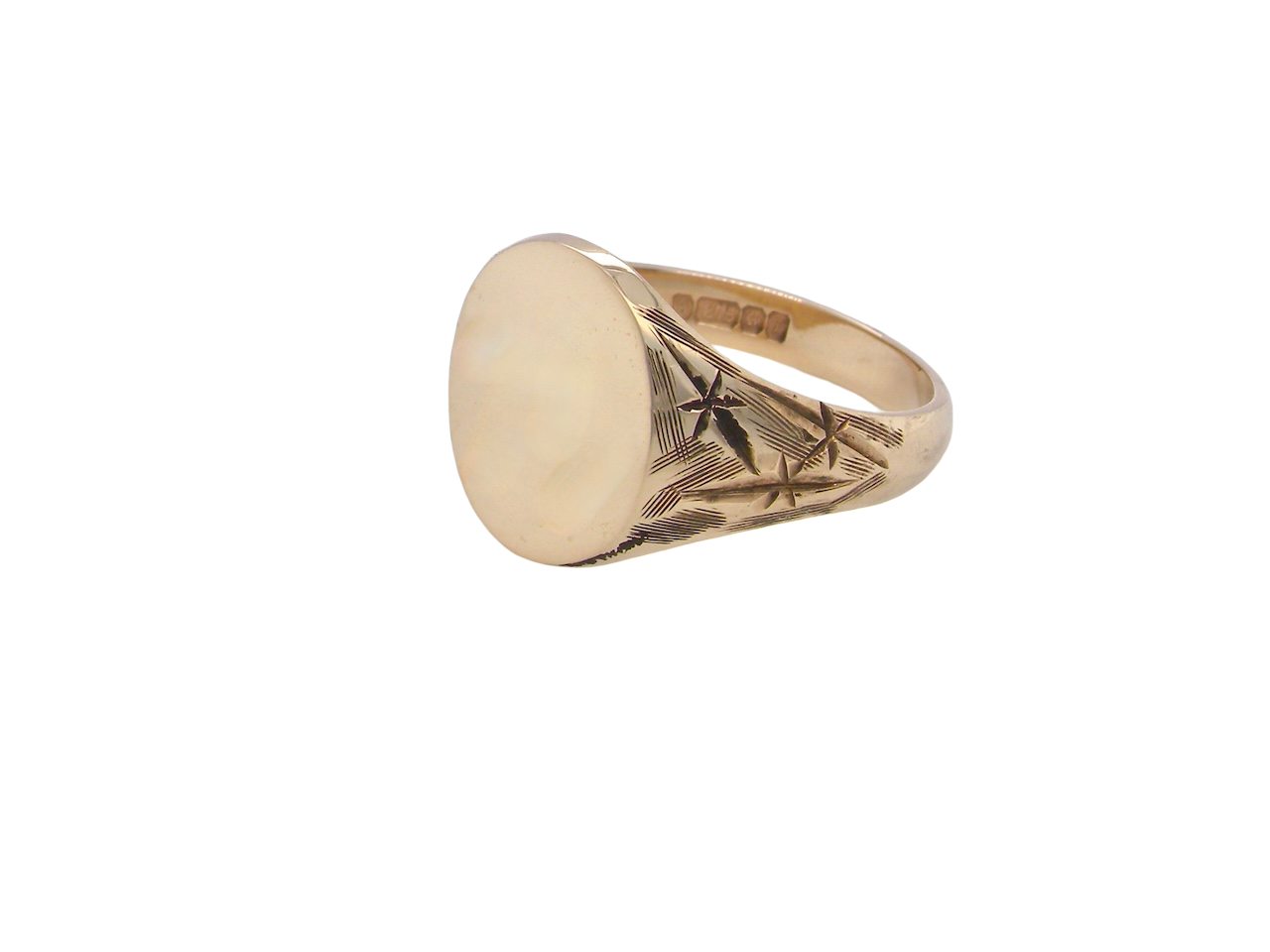 An oval shaped gentleman's signet ring. The head is plain, measures 15x13mm, suitrable for seal, crest or personalised engraving.