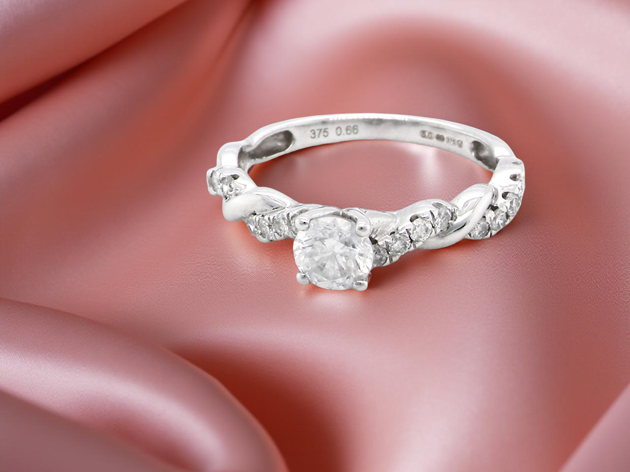 An Elegant 9 carat White Gold Diamond Solitaire 