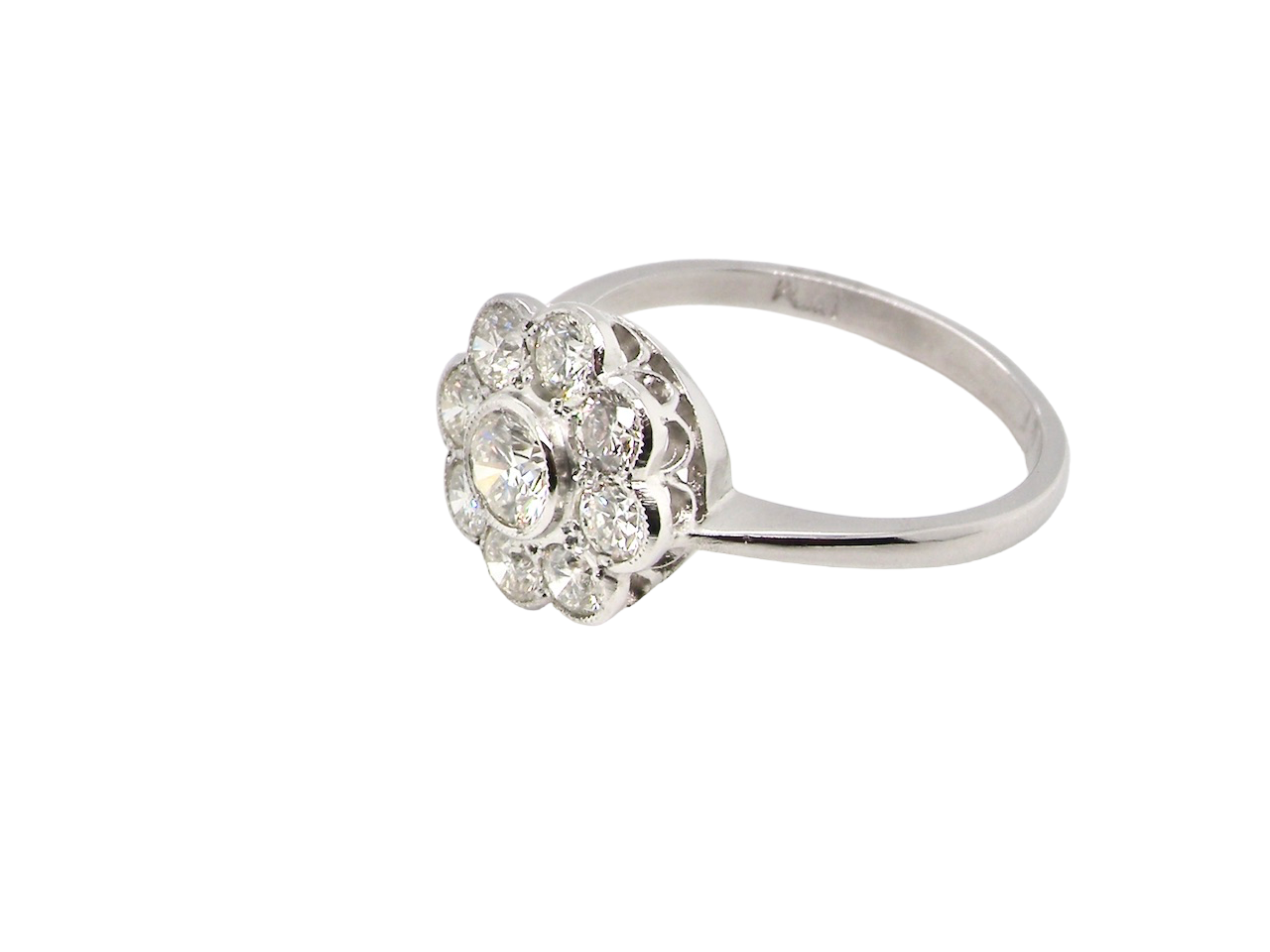 A diamond cluster ring