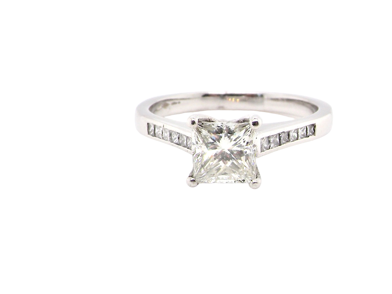 princess cut solitaire diamond ring