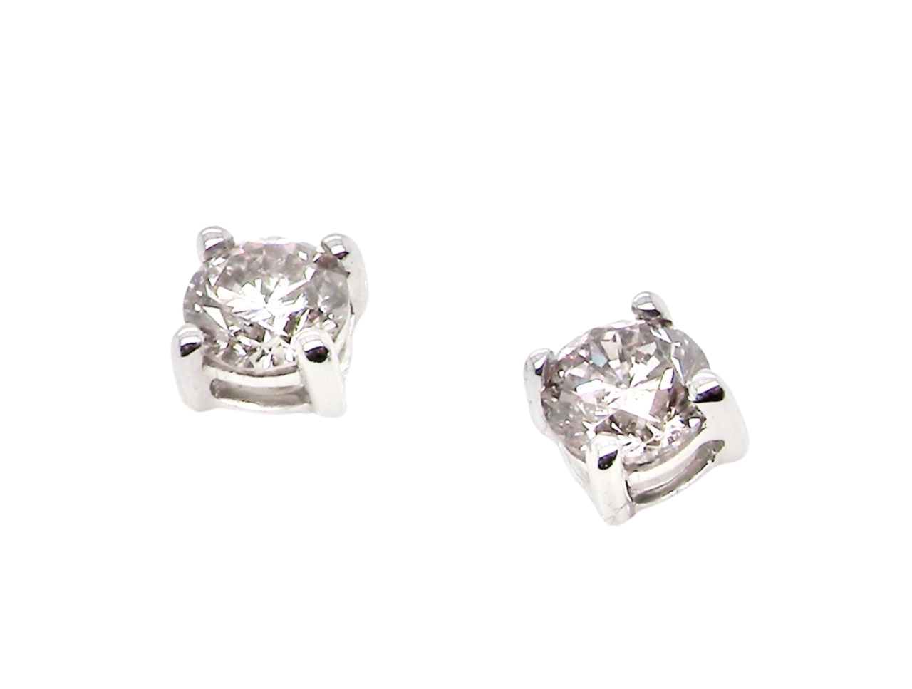 Simple 2025 diamond studs