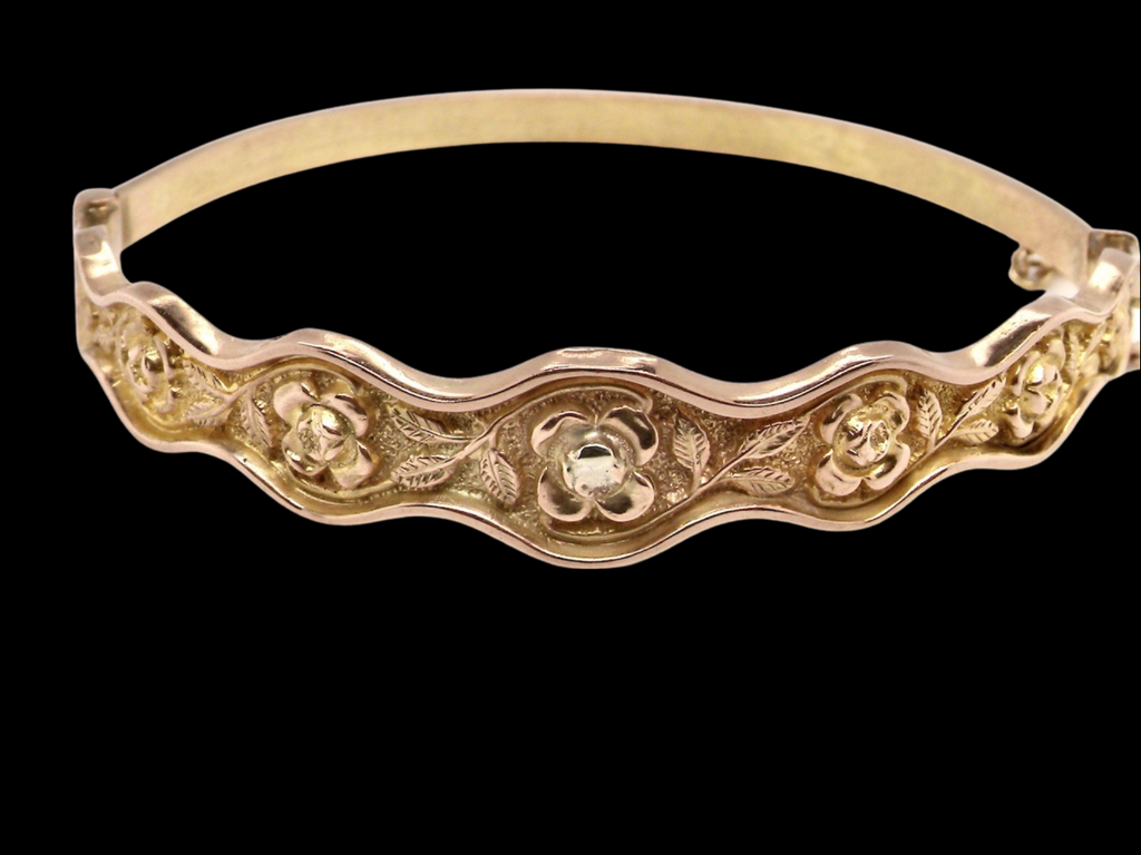 9 carat gold antique gold bangle