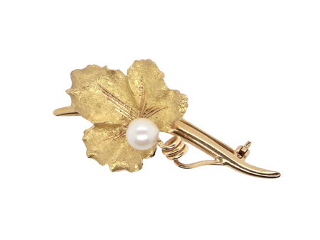 A maple leaf and pearl brooch