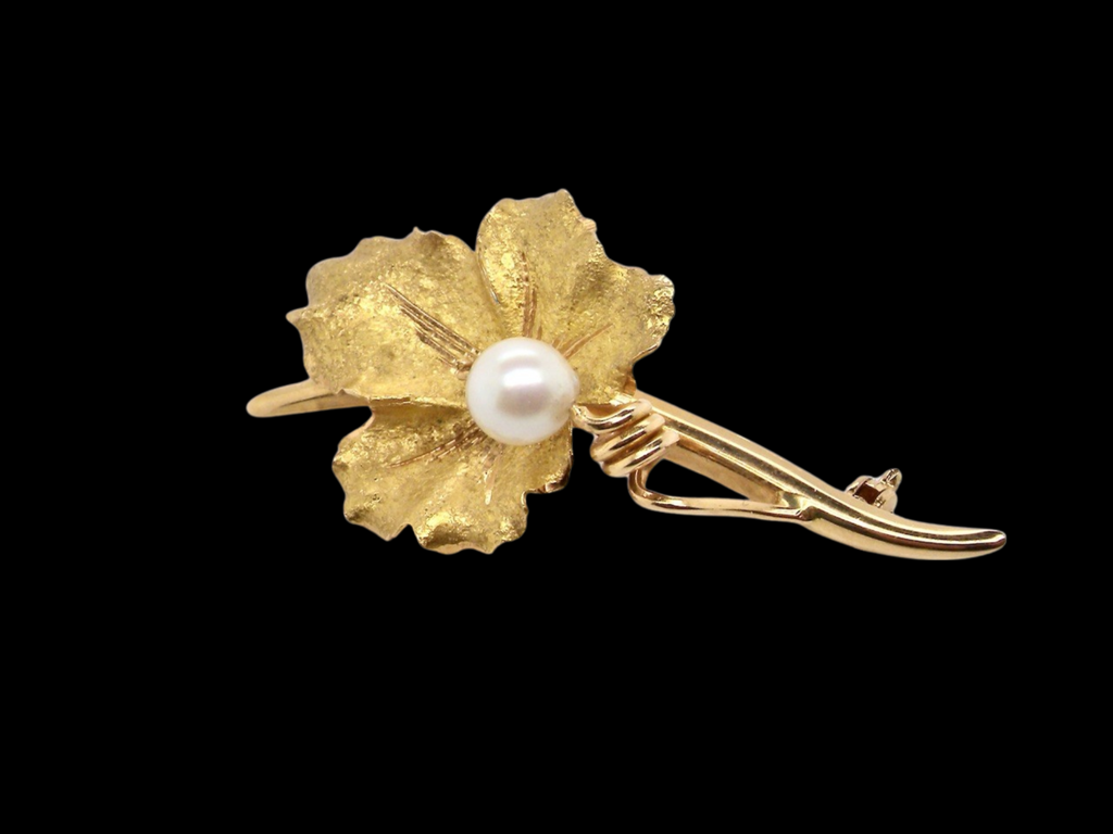  maple leaf and pearl brooch